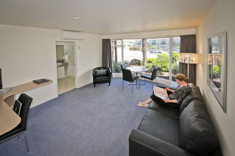 Baywatch Motor Inn Mount Maunganui Exterior photo
