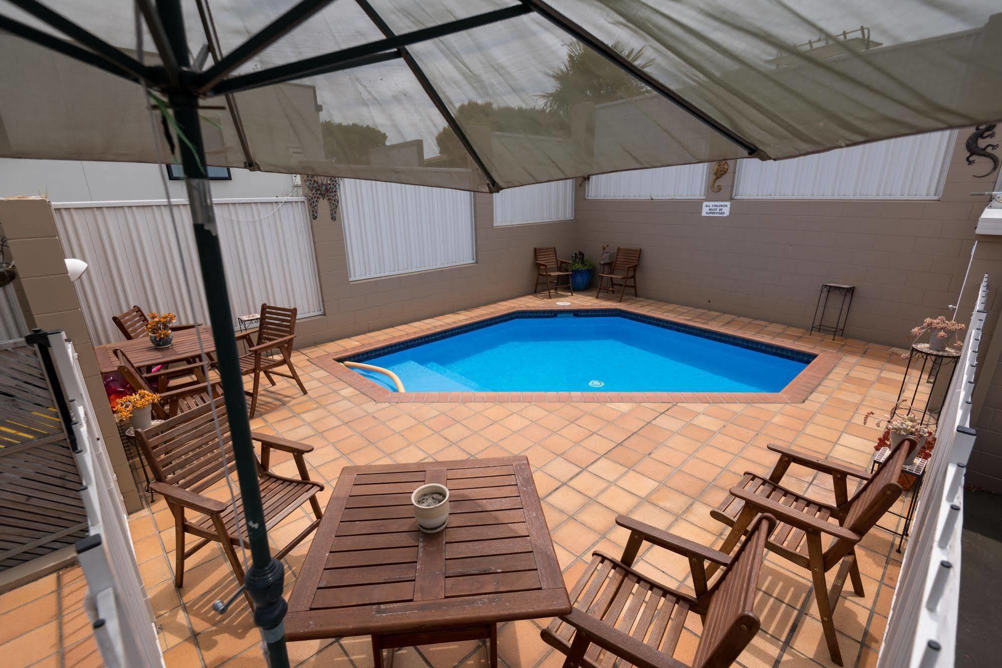 Baywatch Motor Inn Mount Maunganui Exterior photo